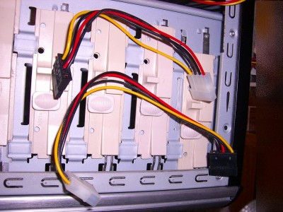 SATA電源コネクタ不足で変換ケーブル