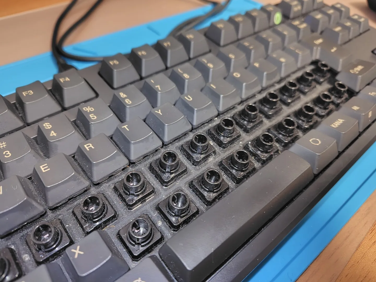 Realforce R2の掃除と静音化 | auviw.com
